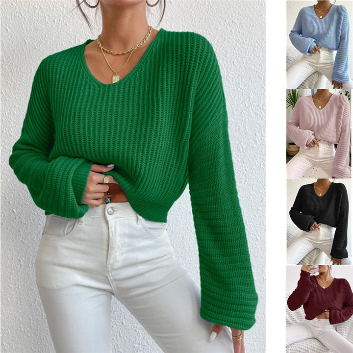 V-neck sweater with a scoop neckline for ladies in fine knit Lune London