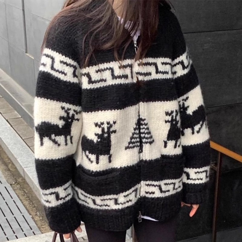 Women's cardigan with festive reindeer pattern and practical pockets Lune London