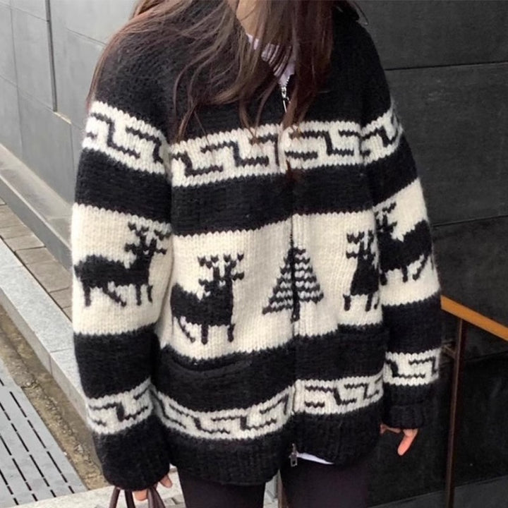 Women's cardigan with festive reindeer pattern and practical pockets Lune London