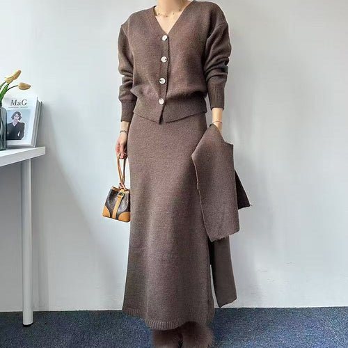 Ensemble en tricot pour femmes avec col tendance et silhouette élégante Chic & Stil