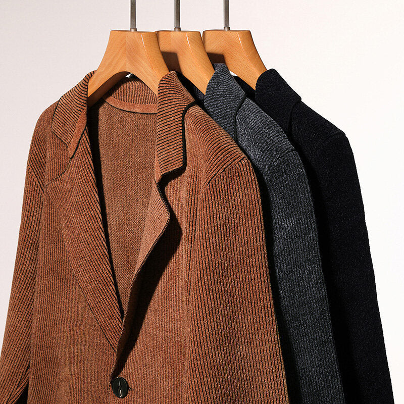 Elegant blazer jacket for men with a timeless design and practical pockets Lune London