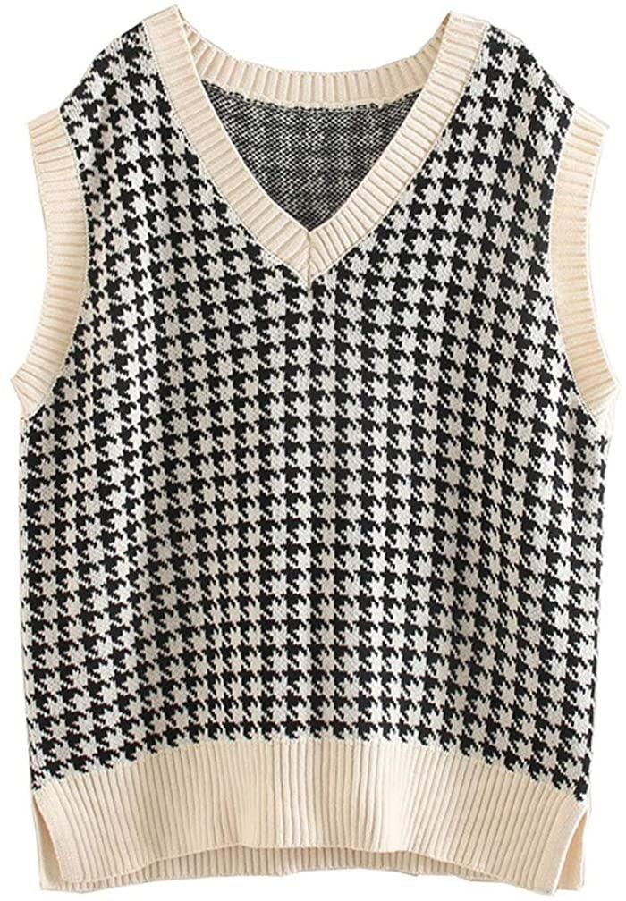 Knitted vest for women with a modern houndstooth pattern Lune London