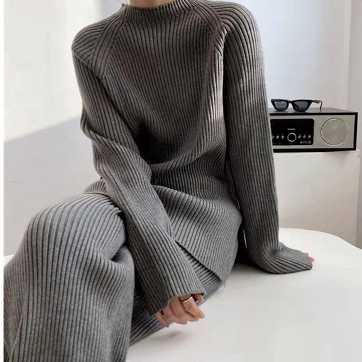 Women's knit set with a loose fit and a chic and stylish design