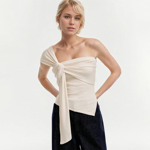Haut enveloppant à la mode pour femmes avec coupe asymétrique et liens élégants Chic & Stil