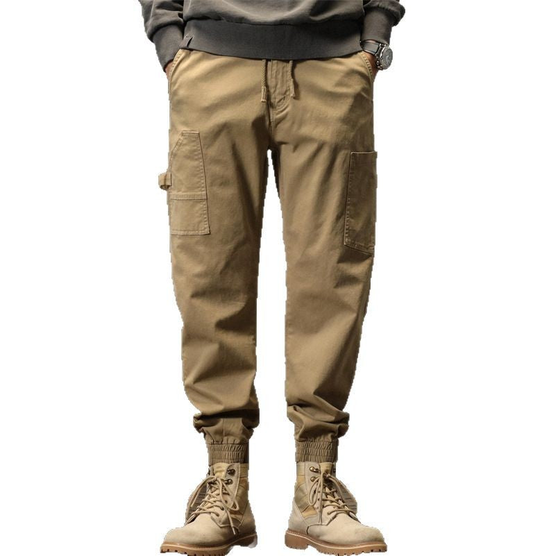 Comfortable cargo pants for men with practical side pockets Lune London