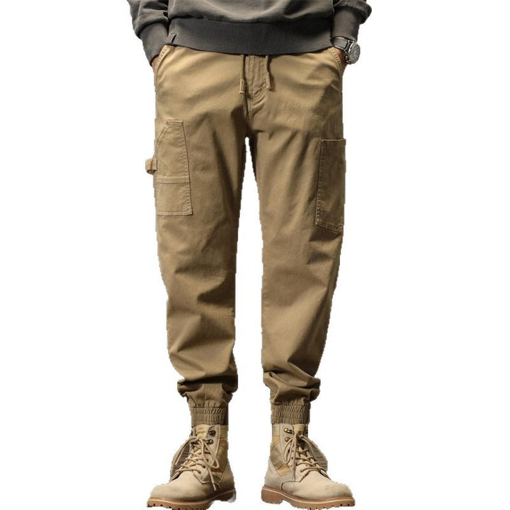 Comfortable cargo pants for men with practical side pockets Lune London