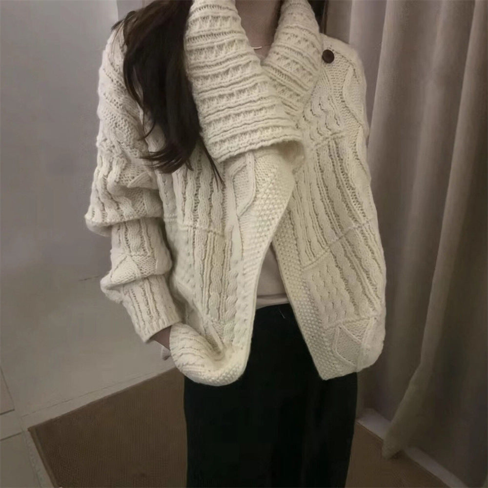 Cardigan pour femmes avec motif en cable complexe et matière douce Chic & Stil