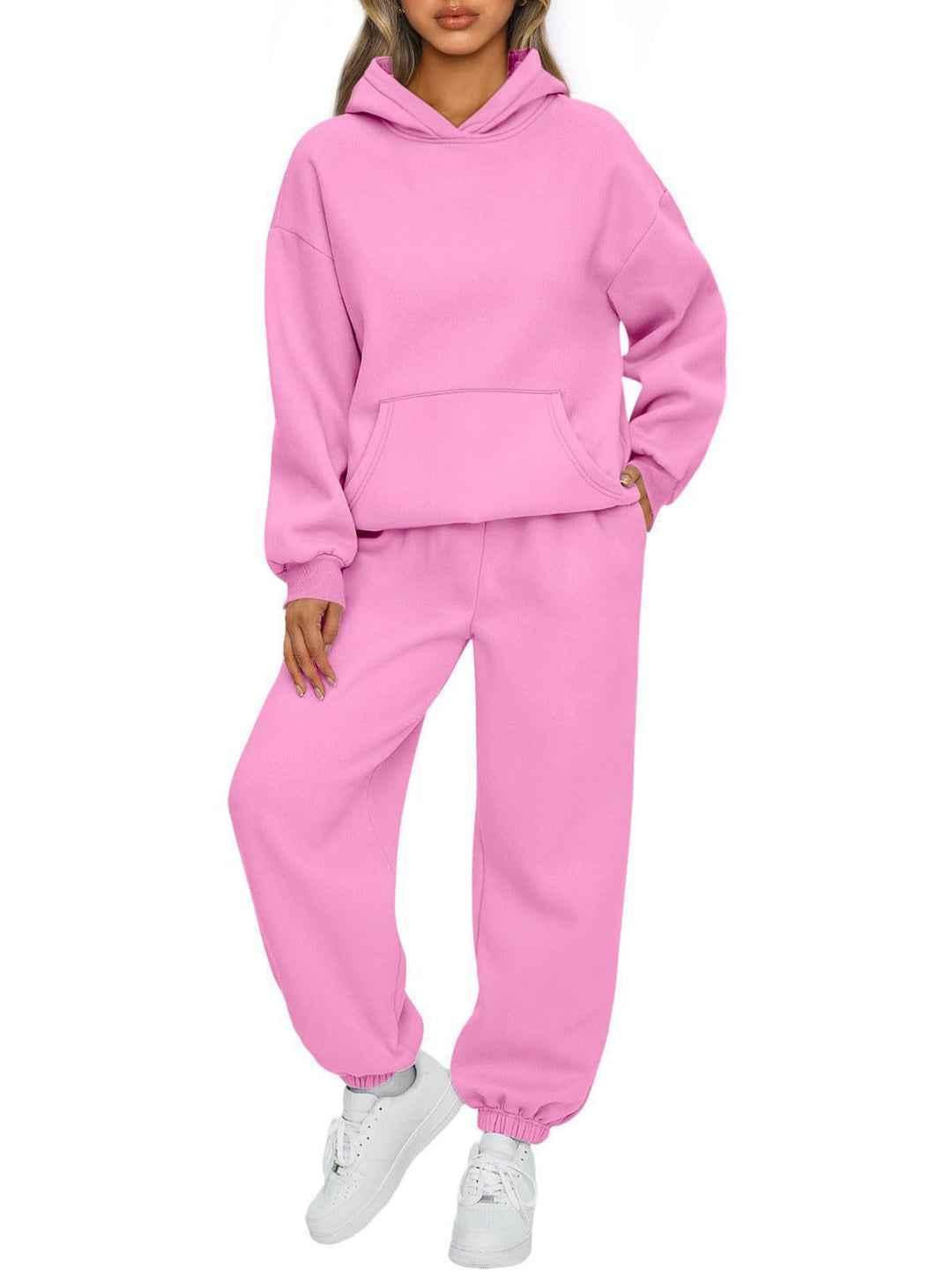 Combinaison de survêtement décontractée pour femmes avec un hoodie spacieux et des joggers confortables Chic & Stil
