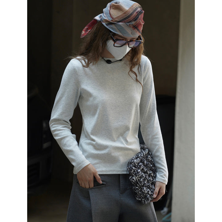 Women Light Long Sleeve Fine Knit Shirt with Round Neckline and Slim Silhouette Amarae