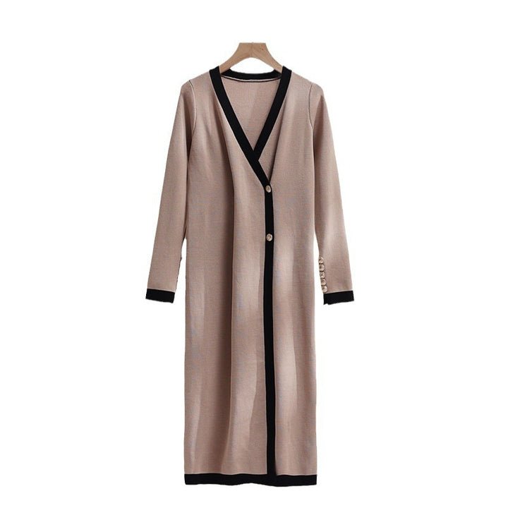 Elegant knitted coat for women with button details and V-neck Lune London