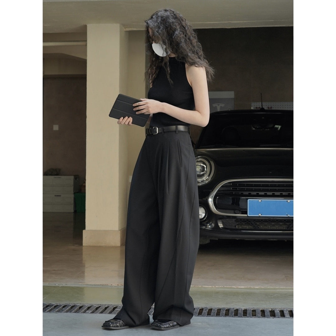 Women's High-Waisted Pleated Cuff Pants in Oversized Cut Amarae
