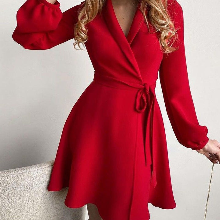 Robe portefeuille pour femmes avec un design floral et une silhouette élégante Chic & Stil