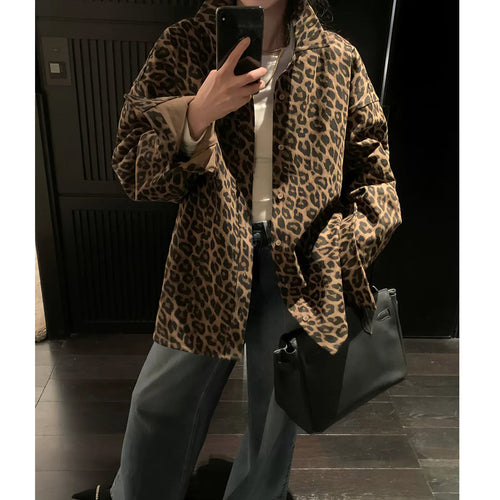 Oversized women's shirt with a trendy leopard pattern Amarae