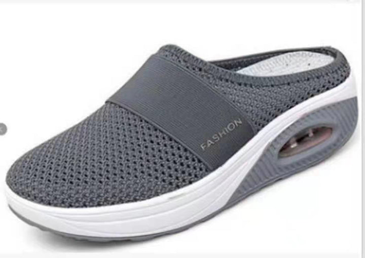 Comfortable wellness clogs for women with breathable upper material and cushioning sole Lune London
