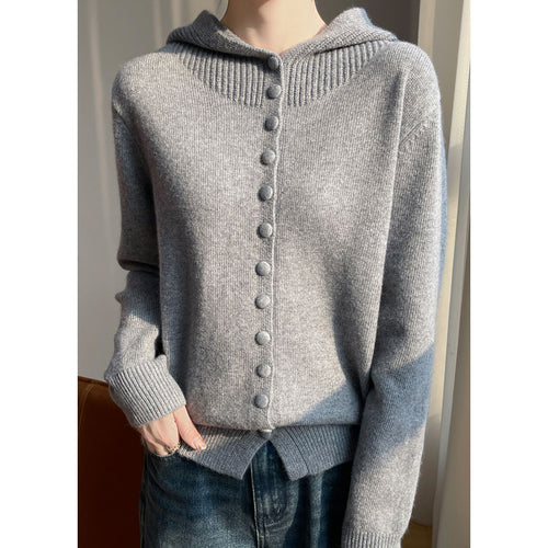 Cardigan pour femmes avec capuche et fermeture à boutons continue Chic & Stil