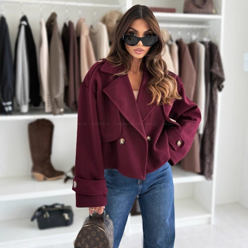 Trendy cropped blazer jacket for women with double-breasted buttons and wide lapels Lune London