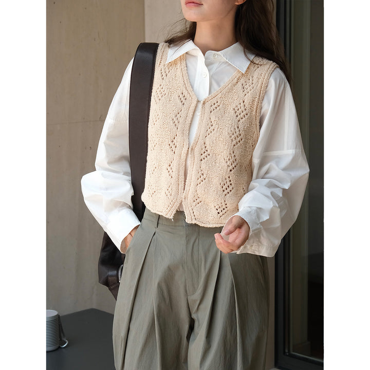 Ladies finely knitted short vest with V-neck, ajour pattern and hook closure Amarae