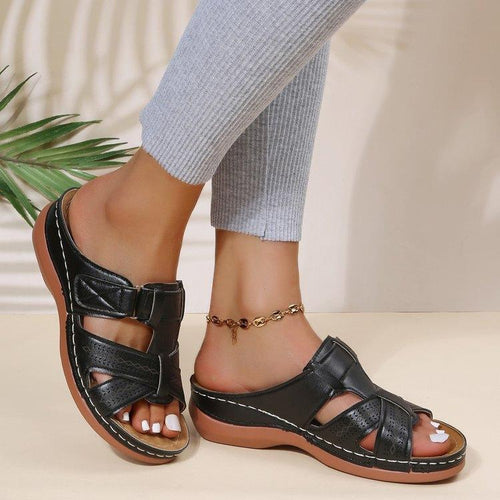 Comfortable strappy sandals for women with anatomical sole Amarae