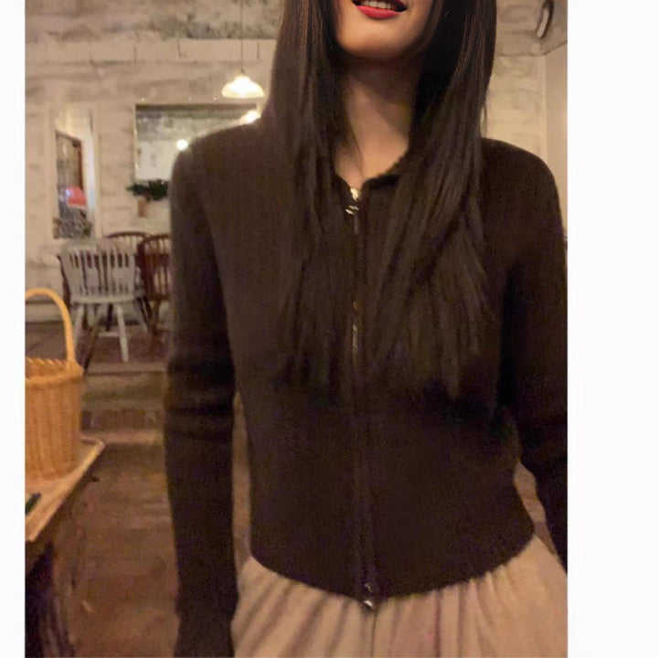 Veste à capuche tendance pour femmes avec de fins détails en maille côtelée Chic & Stil