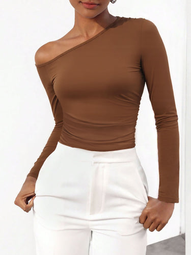 Chemise à manches longues asymétrique pour femmes avec un décolleté sophistiqué Chic & Stil