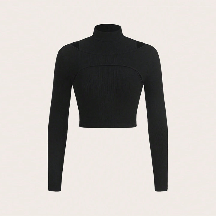 Top court pour femmes avec un design à col montant et une découpe sophistiquée Chic & Stil