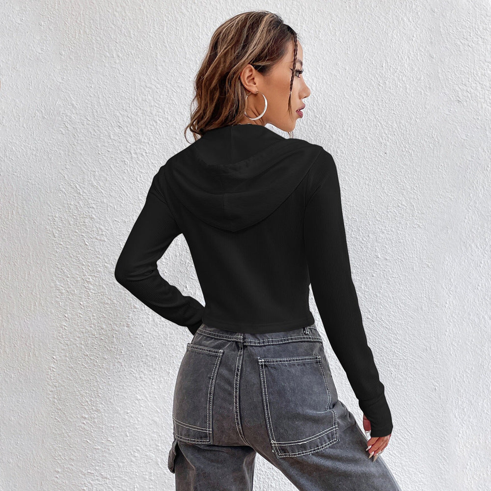 Sweat à capuche cropped pour femmes avec capuche élégante et fermeture éclair Chic & Stil