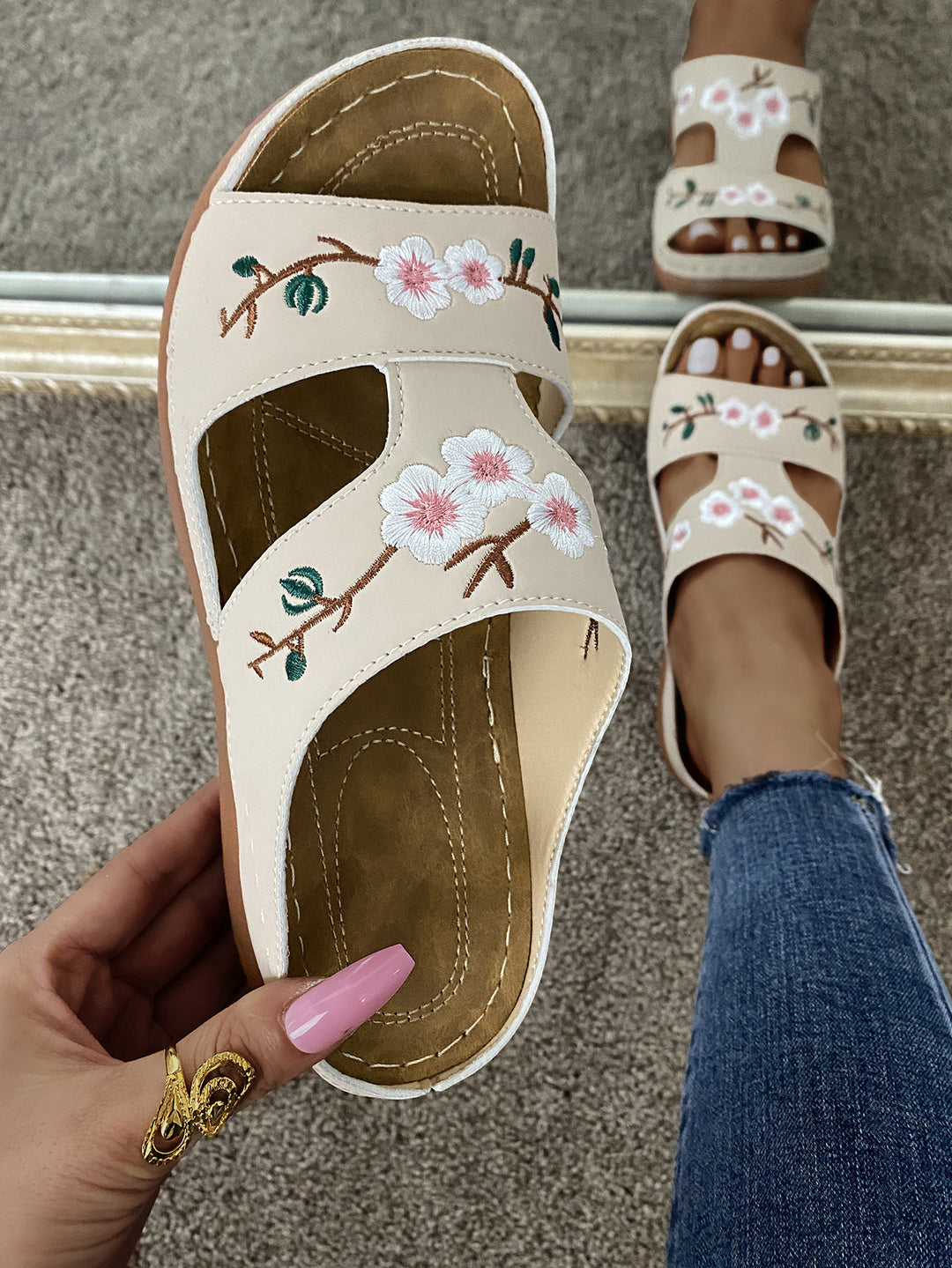 Women's strap sandals with floral embroidery and comfortable insole Chic and Style