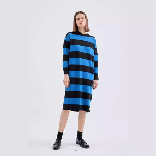 Robe tricotée pour femmes avec un motif de rayures bloc moderne et une coupe décontractée Chic & Stil