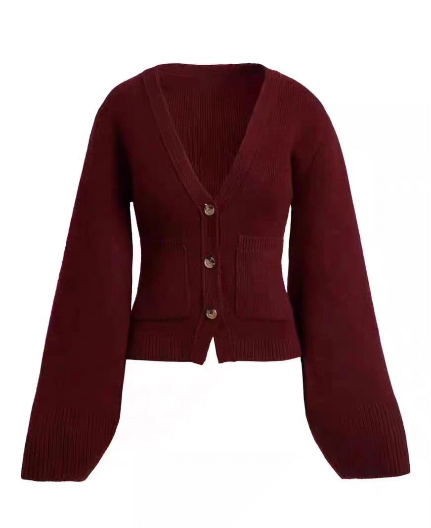 Cardigan pour femmes avec décolleté en V profond et poches Chic & Stil