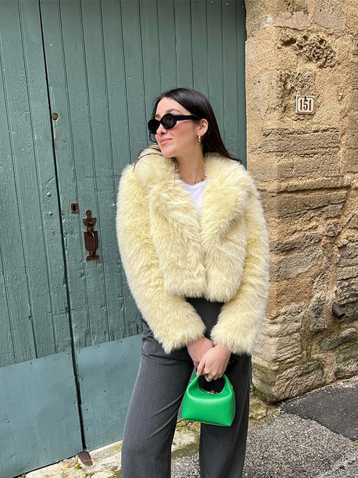 Women's short-cut faux fur melton with voluminous shawl collar and shaggy texture Amarae
