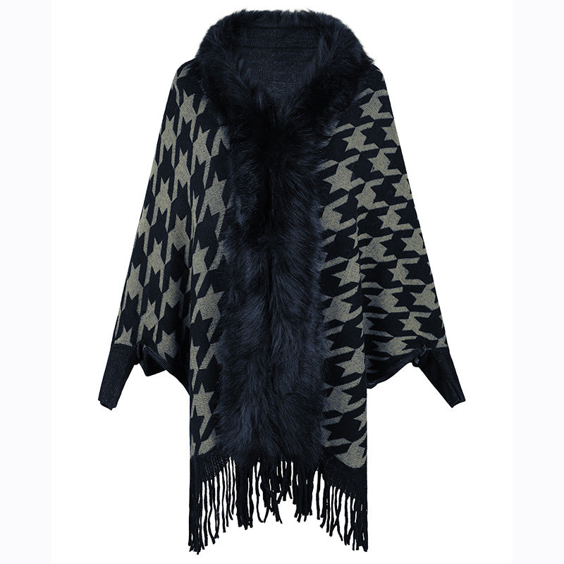 Ladies elegant poncho with exclusive fur trim and modern star pattern Lune London