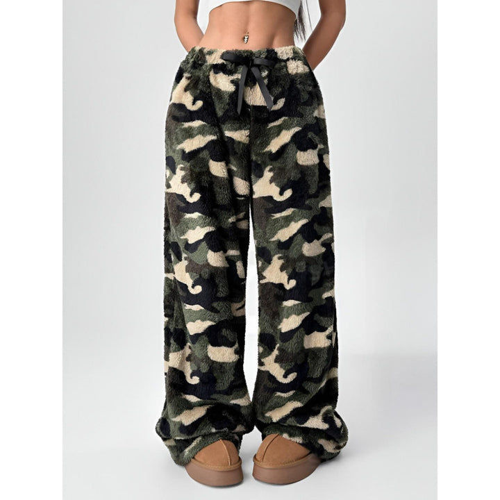 Comfortable women's pants with leopard print Lune London