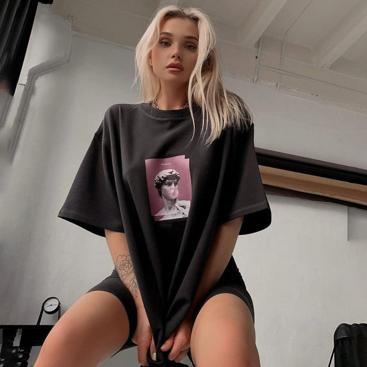 Oversized t-shirt for women with creative printed pattern and chic sporty design