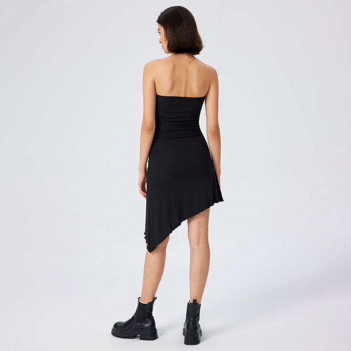 Robe bandeau ajustée pour femmes avec ourlet asymétrique et bordure en volants Chic & Stil