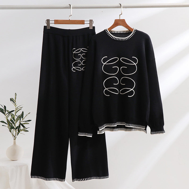 Casual women's sweatshirt set with graphic design and stylish contrast details Lune London