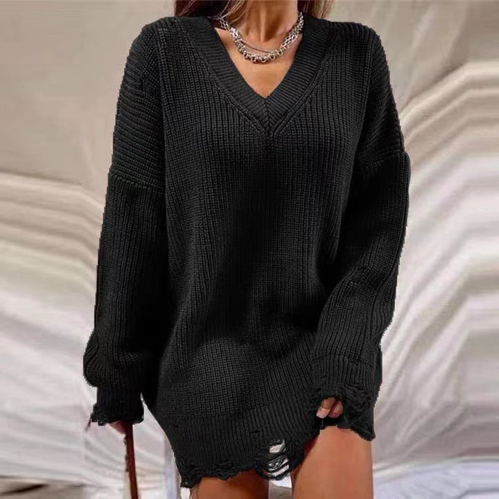 Casual oversized women's sweater with V-neckline and relaxed fringes Lune London