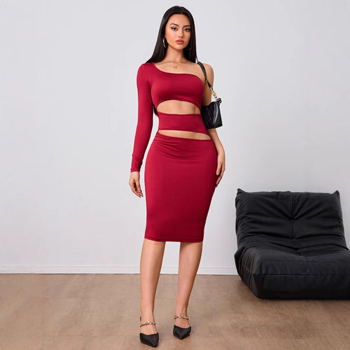 Robe midi découpée ajustée pour femme avec design asymétrique et manches longues Chic & Stil