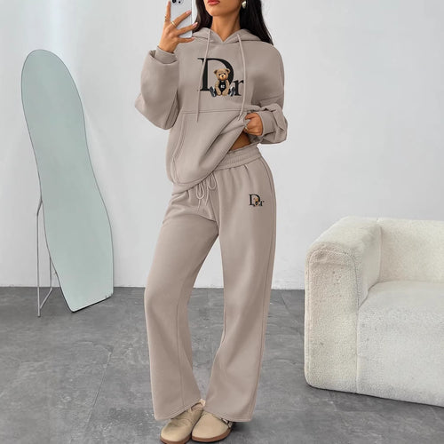 Women's casual hoodie suit with a charming bear motif and comfortable fit Chic & Stil