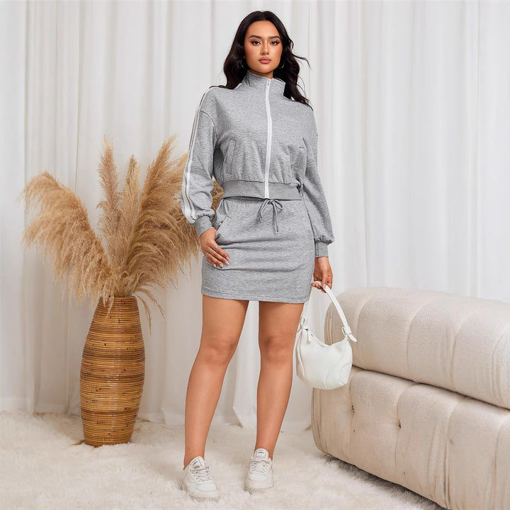 Ensemble de sport pour femme avec haut ajusté et mini jupe élégante Chic & Stil