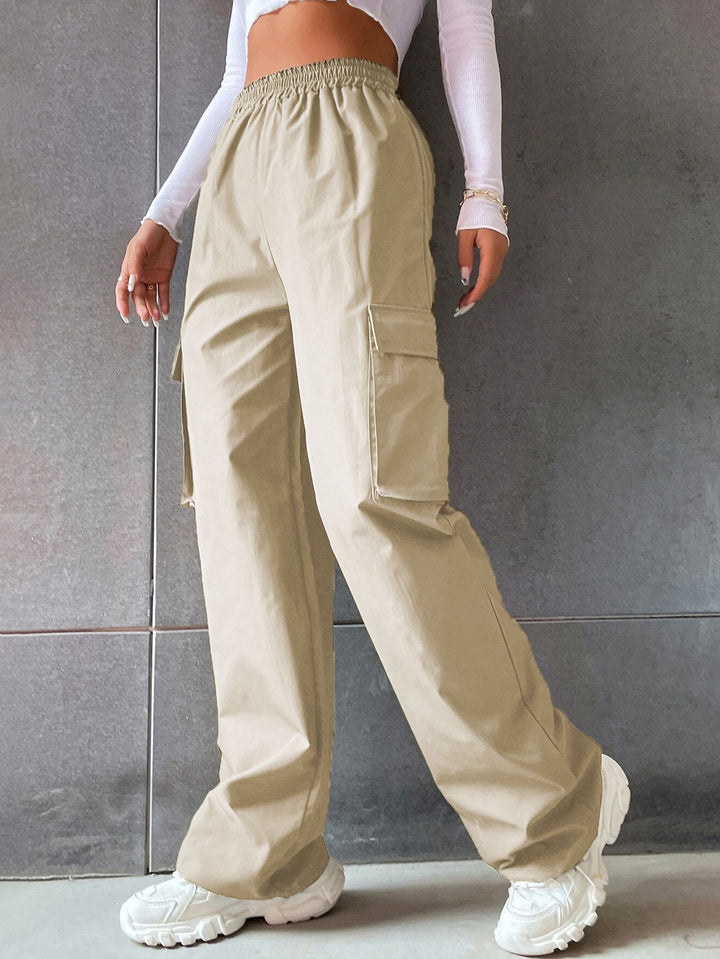 Women's cargo pants with elastic waist and practical side pockets Lune London