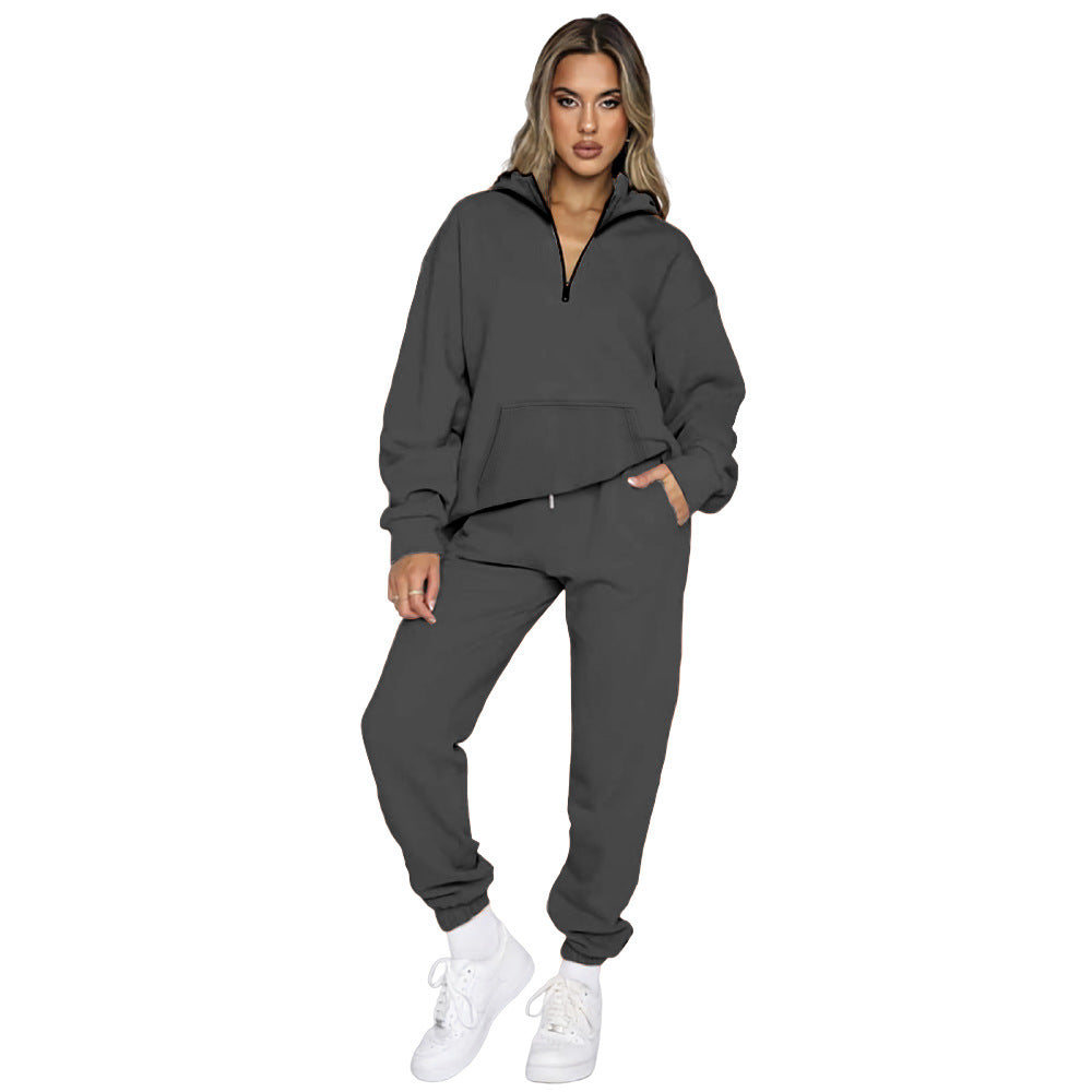 Comfortable women's sweatshirt set with modern zipper and practical pockets Lune London