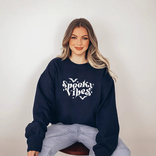 Sweat à capuche pour femmes avec un design Halloween ludique et une coupe confortable Chic & Stil
