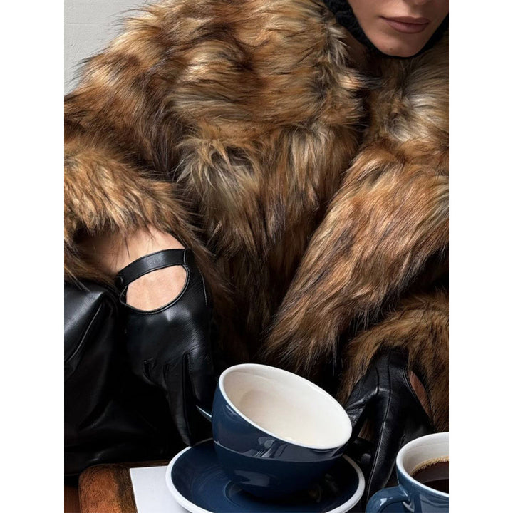 Luxury faux fur coat for women with wide lapels and adjustable belt Lune London