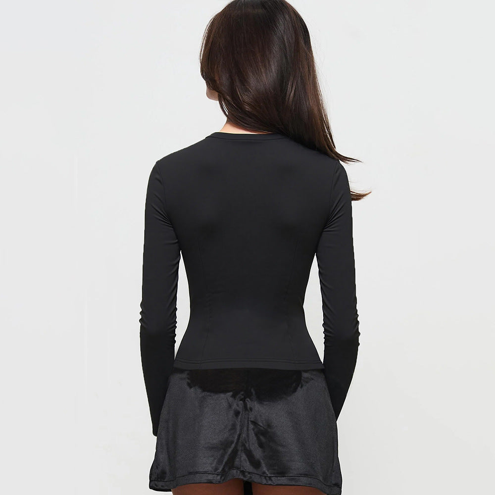 T-shirt à manches longues pour femmes avec décolleté rectangulaire et élégants détails de volants Chic & Stil