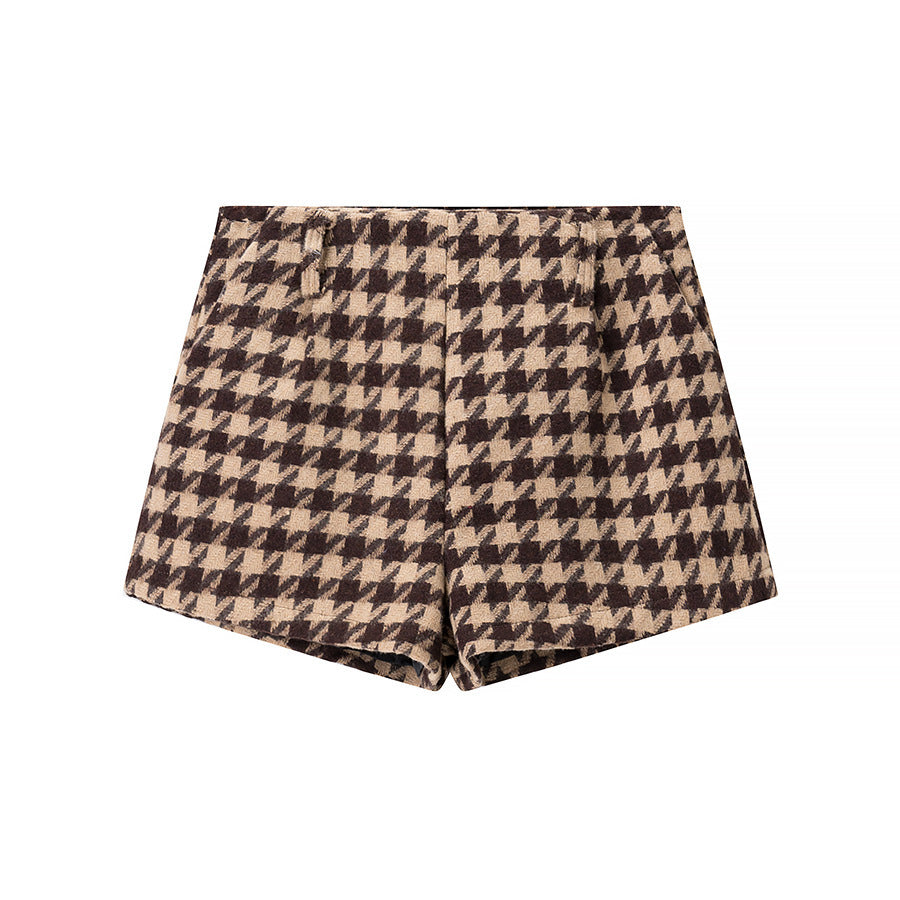 Trendy cropped set for women with checkered pattern and elegant high collar Lune London