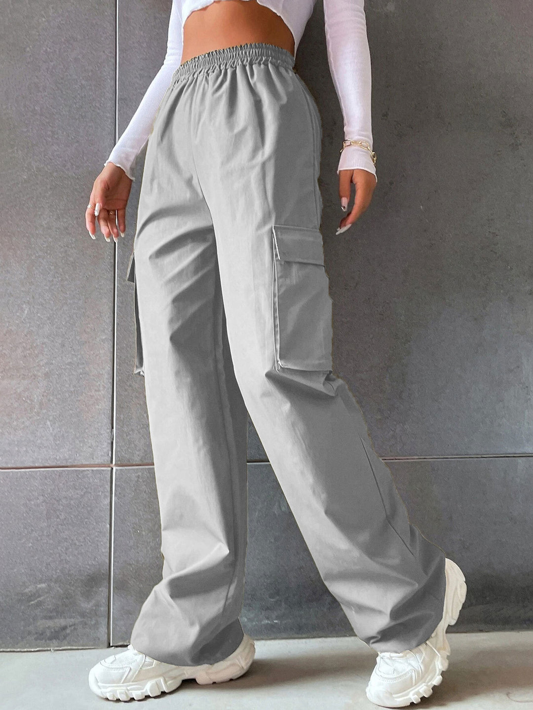 Cargo pants for women with side pockets and elastic waistband Lune London