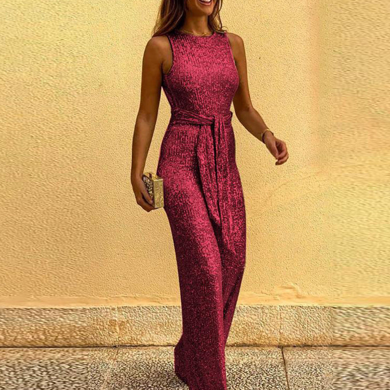 Glamorous evening dress for women with shimmering sequins and a fitted style Lune London