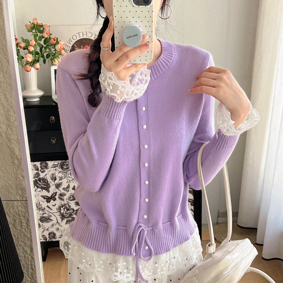 Cardigan pour femmes avec dentelle et détails de boutons Chic & Stil