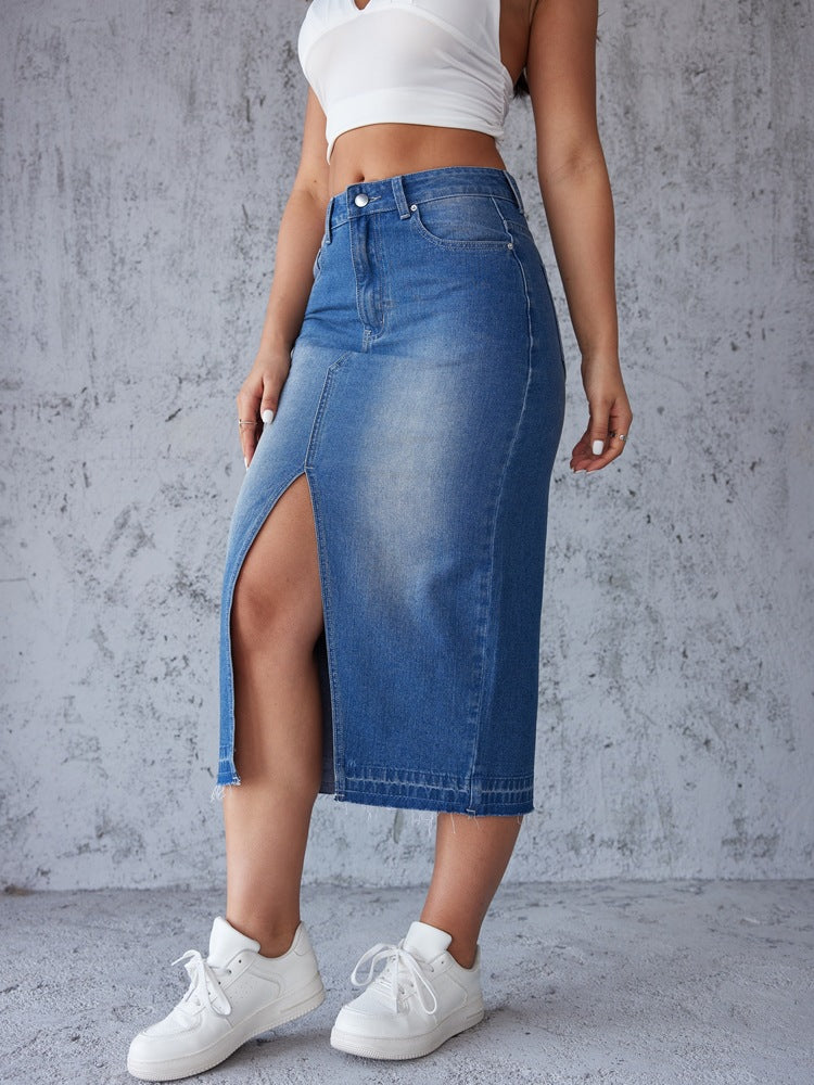 Maxi denim skirt for women with side slit and modern fringes Chic & Stil