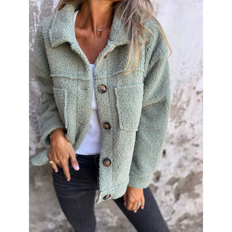 Ladies cozy faux fur coat with practical pockets Lune London